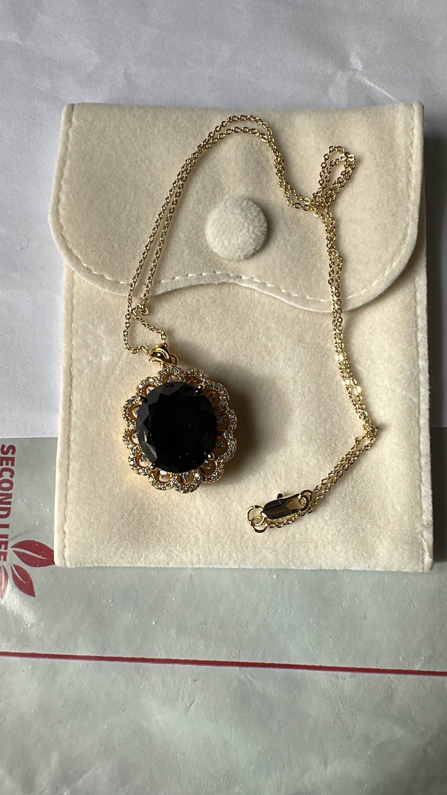 Elegant Black Stone Gold Pendant Necklace