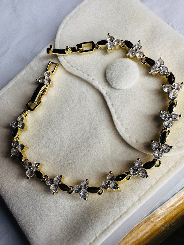 Petal Shine Crystal Link Bracelet –Gold Edition (Romantic Feel)